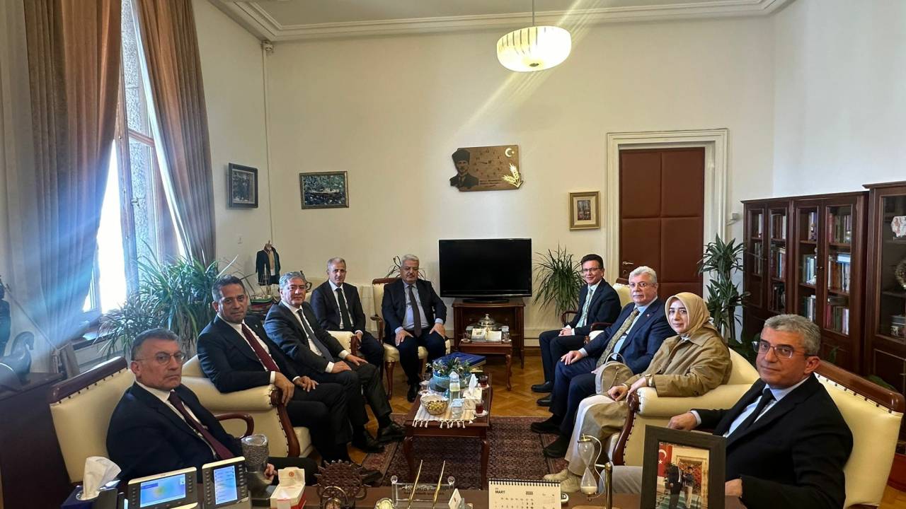 Akp Ve Mhp Gruplarından Chp'ye Taziye Ziyareti