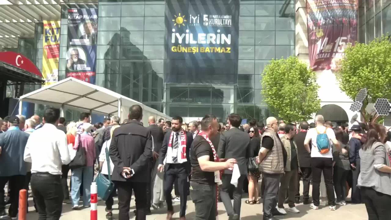 İyi Parti'nin Seçimli Olağanüstü Kurultayı Başladı. Genel Başkanlık İçin 4 Aday Yarışacak