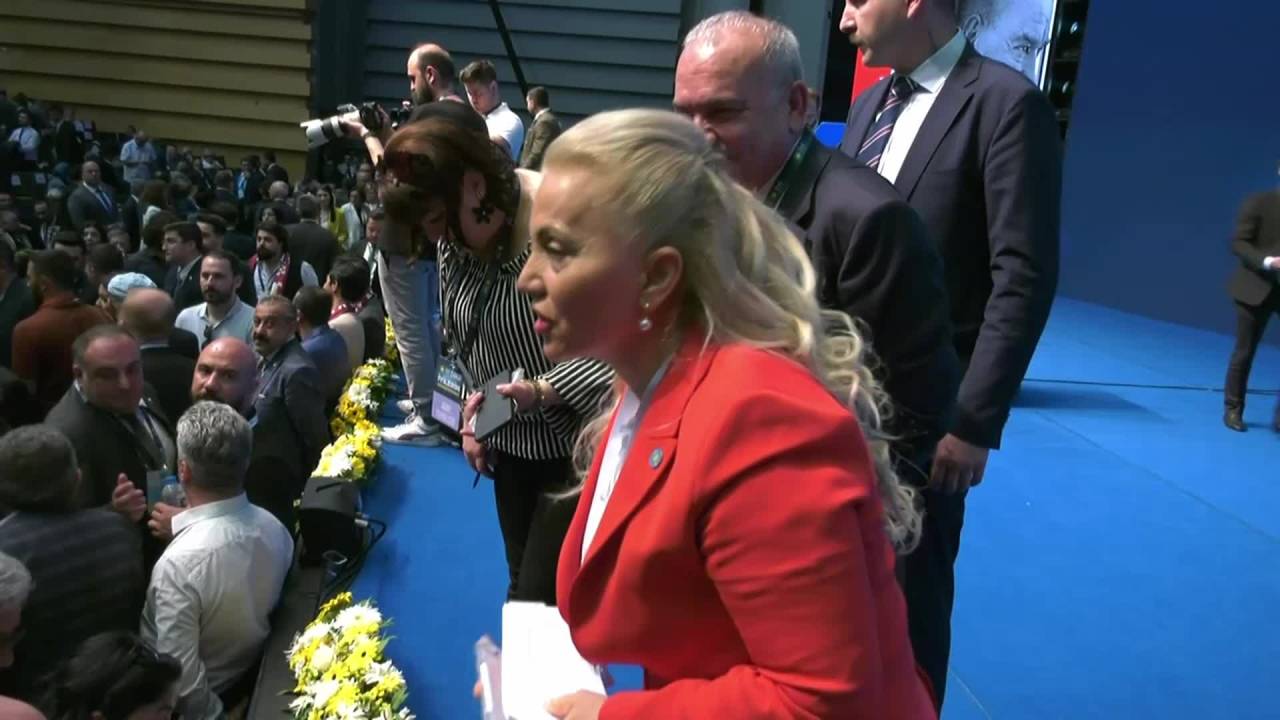 İyi Parti Kurultayında Kadın Aday Günay Kodaz, Gerekli İmzayı Son Anda Topladı