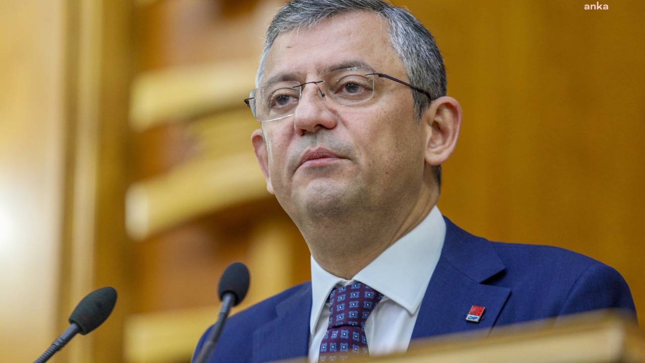 Özgür Özel, Bakan Yerlikaya İle Telefonda Görüştü, Taksim Kararının Yeniden Gözden Geçirilmesini Talep Etti