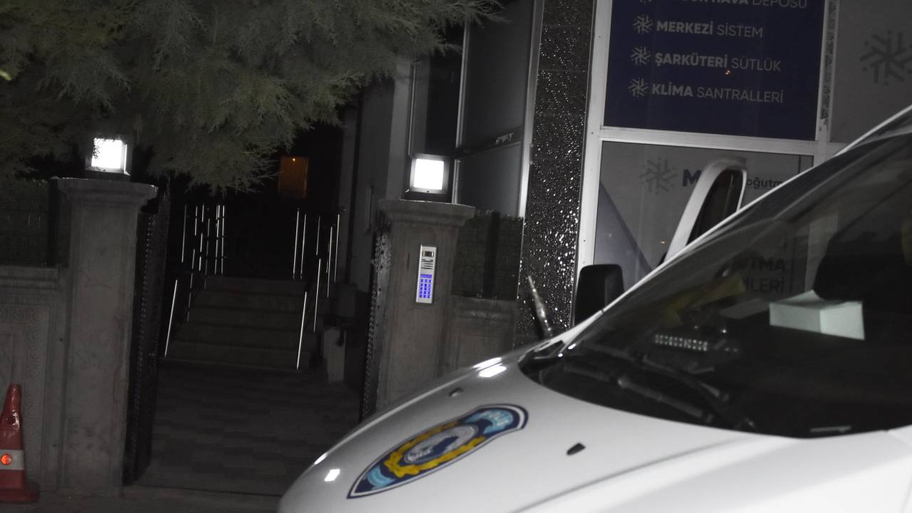 'sigara' Tartışmasında Babasını Tabancayla Öldüren Çocuk Tutuklandı