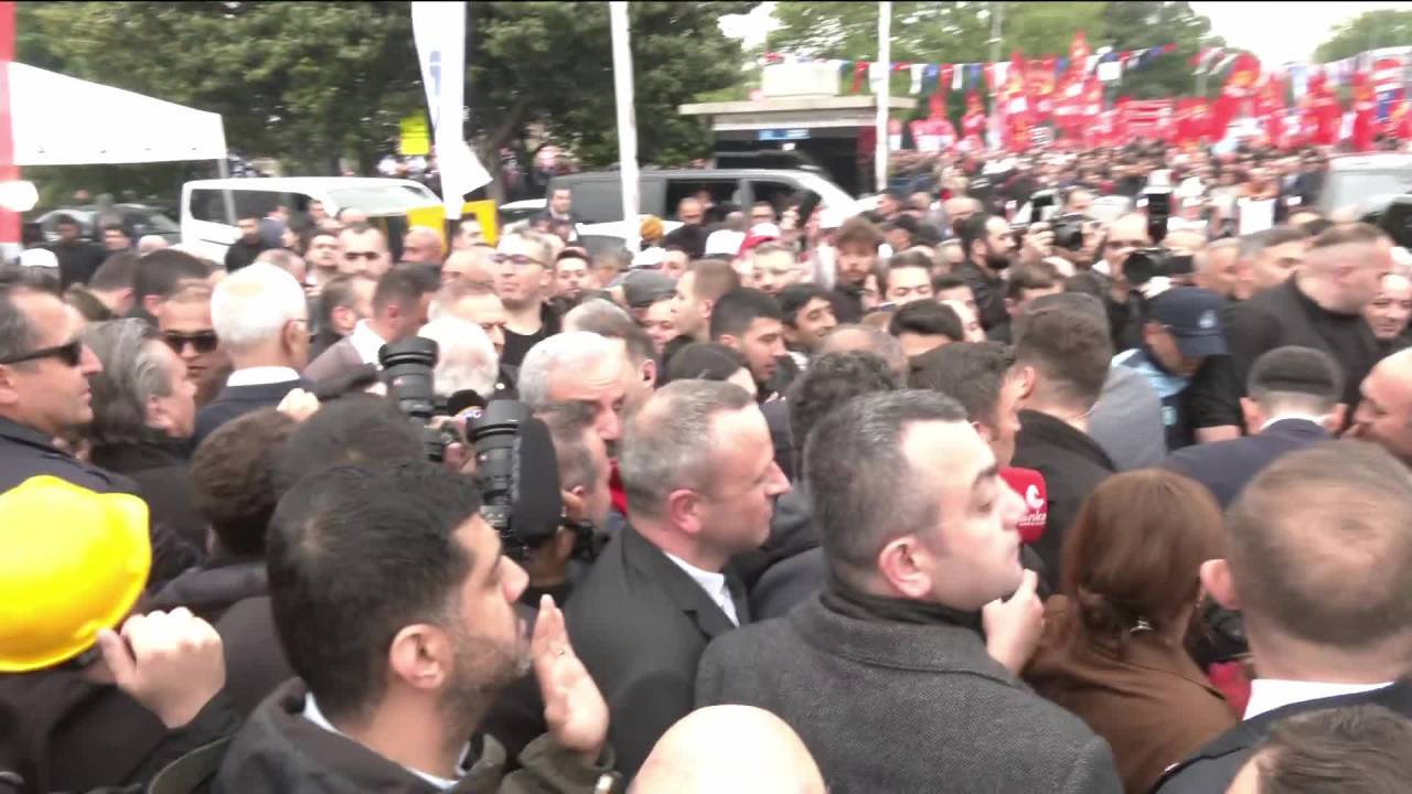 1 Mayıs İşçi Bayramı... Özgür Özel, Saraçhane’den Ayrıldı