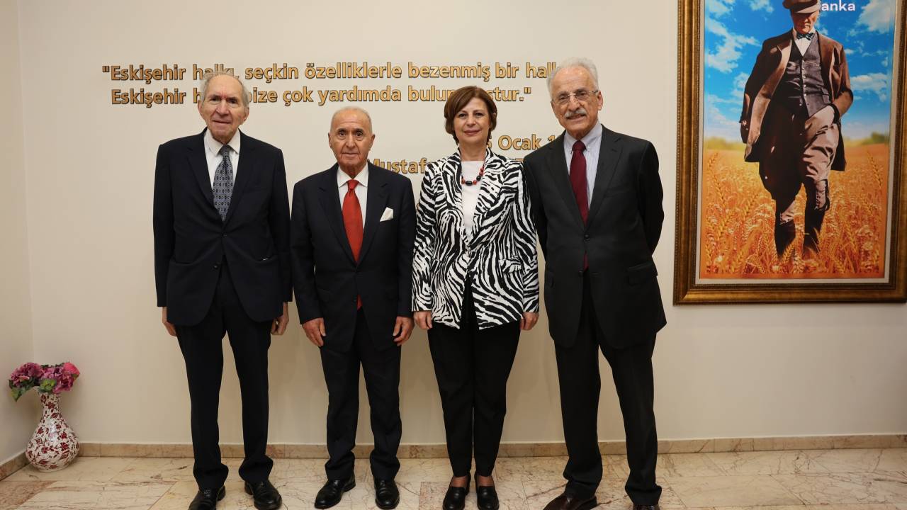 Eskişehir Büyükşehir Belediye Başkanı Ünlüce'ye Chp'nin Eski Genel Başkanlarından Ziyaret