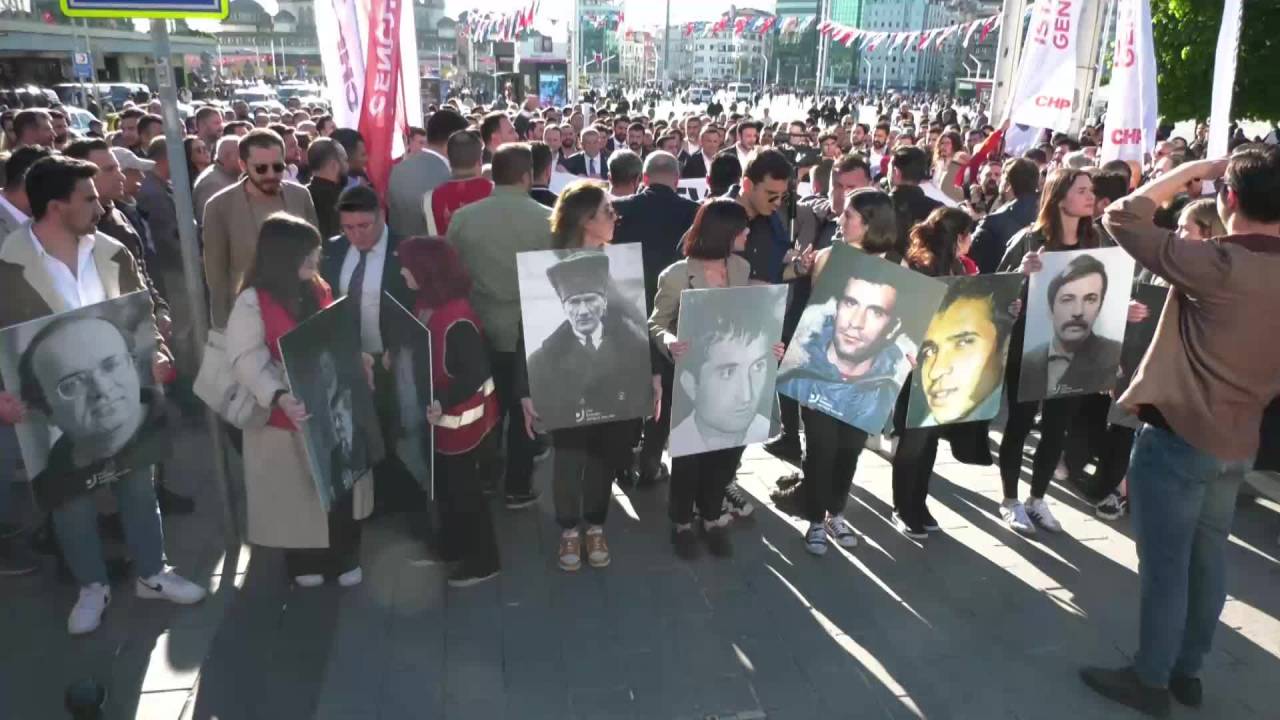 Chp, “Üç Fidan” İçin Dolmabahçe’ye Yürüdü... Çelik: “Denizlerin İnancı, Umudu Bugün Milyonları Kuşattı”