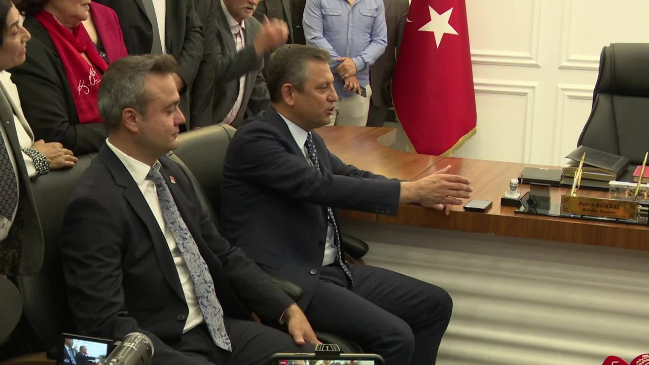 Özgür Özel Afyonkarahisar’da... “Göreceksiniz Yarısı Kadar Parayla İki Katı İş Yapacağız”
