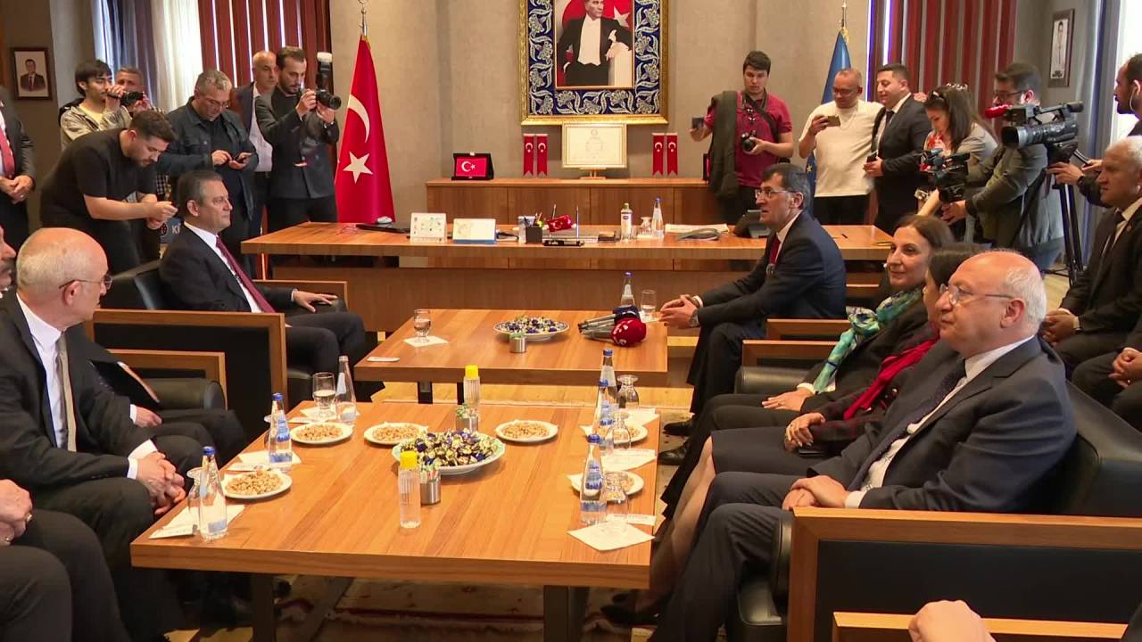 Özgür Özel Kütahya'da... "kütahya Belediye Başkanının Başdanışmanı Yılmaz Büyükerşen’dir”