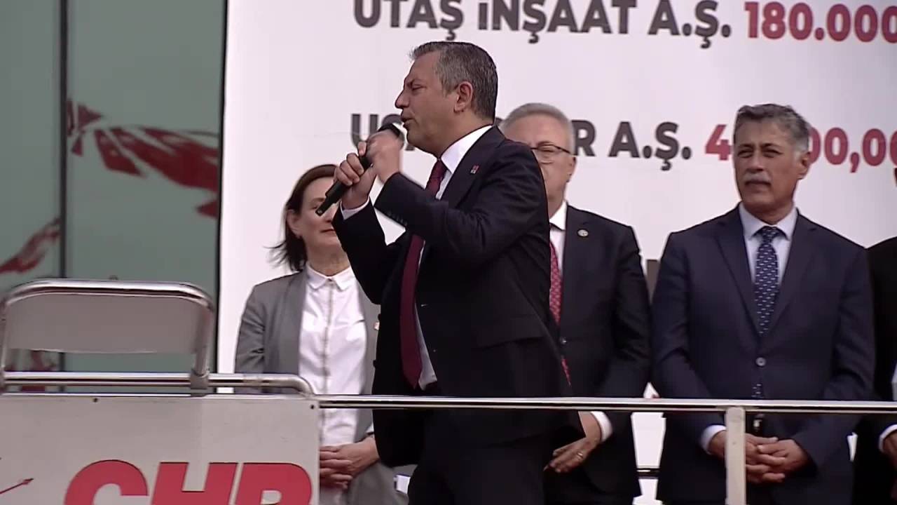 Özgür Özel: "Sokaklar Bizimdir, Meydanlar Bizimdir"