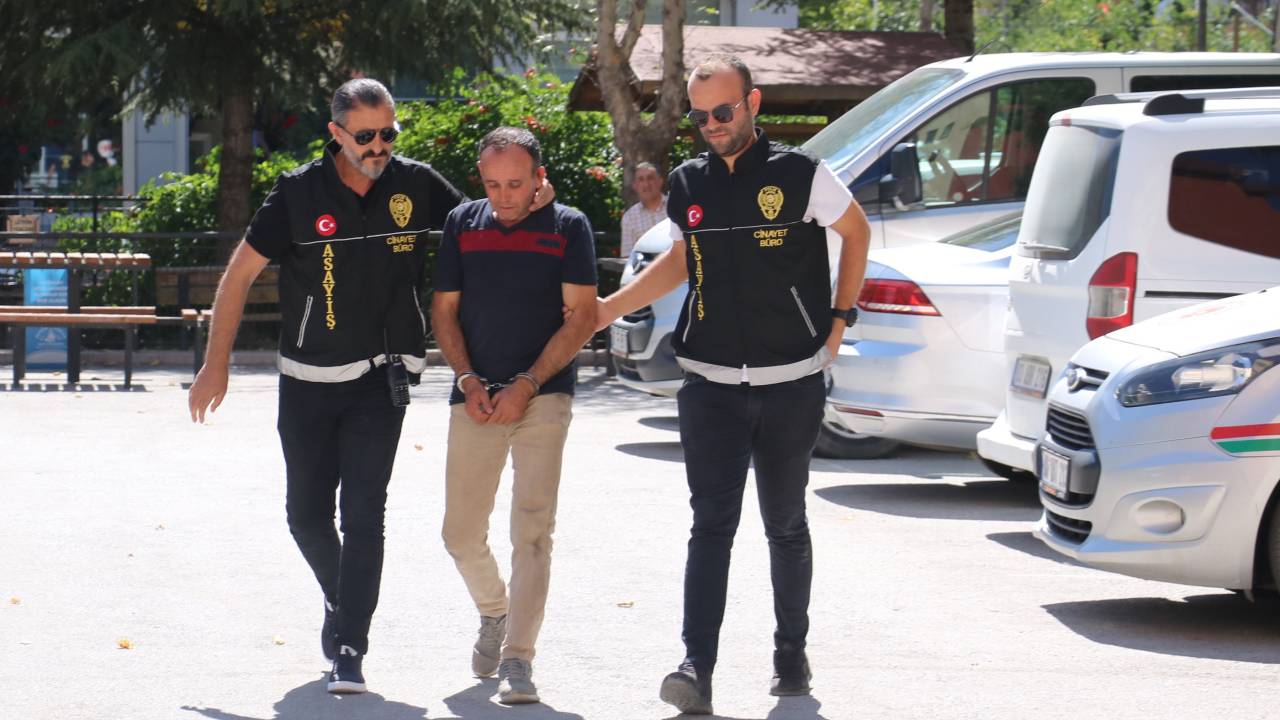 Okulun Temizlik Görevlisini Öldürüp, Kendi Eşi İle Komşusunu Yaralayan Şüpheli Teslim Oldu (2)