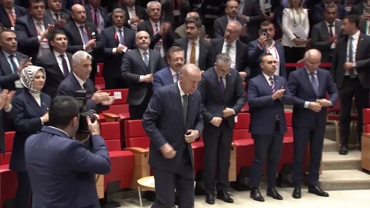Cumhurbaşkanı Erdoğan: "İstihdam Kapısı Olarak Devlete Yüklenilmesi Vahim Bir Hatadır"