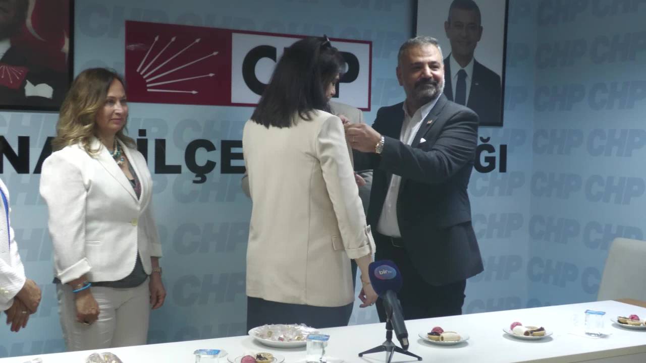 İzmir'de Deva Paartisi'nden İstifa Eden 83 İsim Chp'ye Katıldı