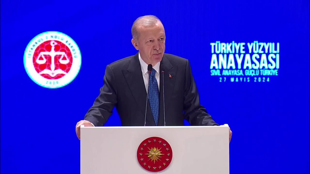 Cumhurbaşkanı Erdoğan: "Mevcut Anayasamızla Yola Devam Edemeyiz"