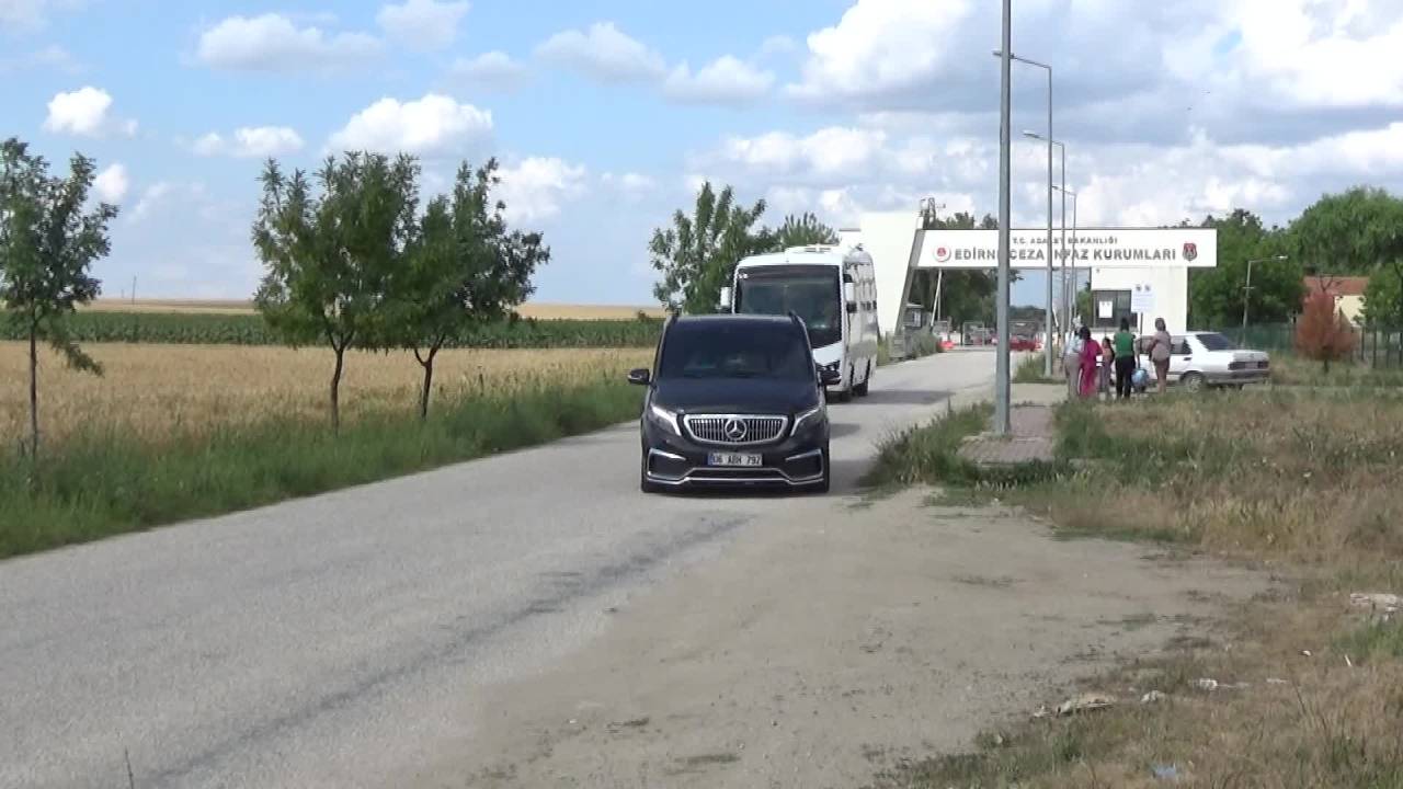 Kılıçdaroğlu Demirtaş’ı Ziyaret Etti: “Demirtaş Dışarıda Olsaydı Terör Olayları Biterdi”