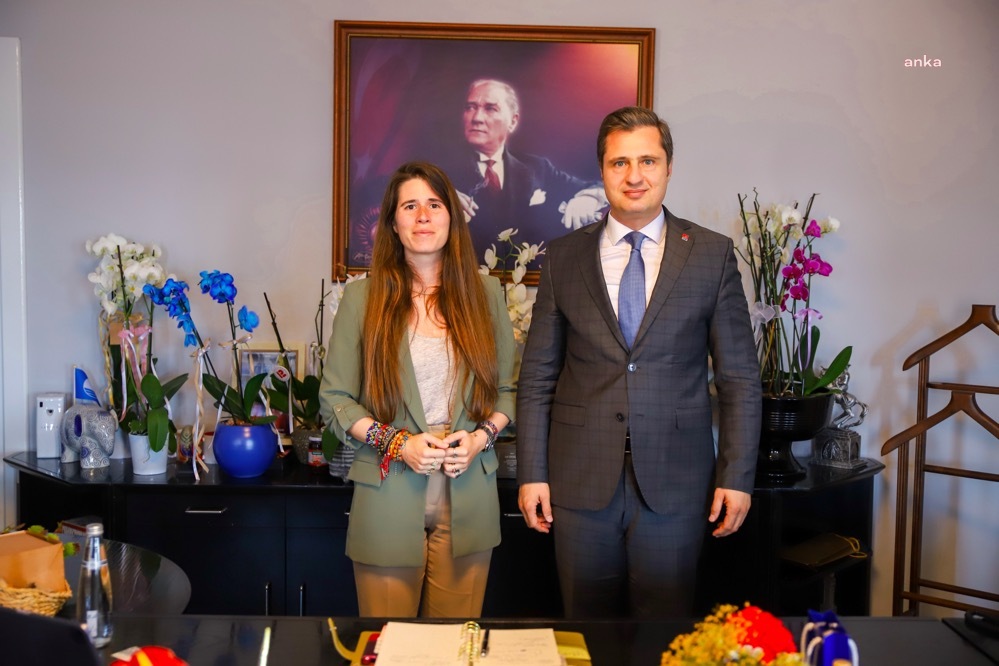 Deniz Yücel’den Başkan Denizli’ye: “Çeşme Sizinle Daha Güzel Olacak”