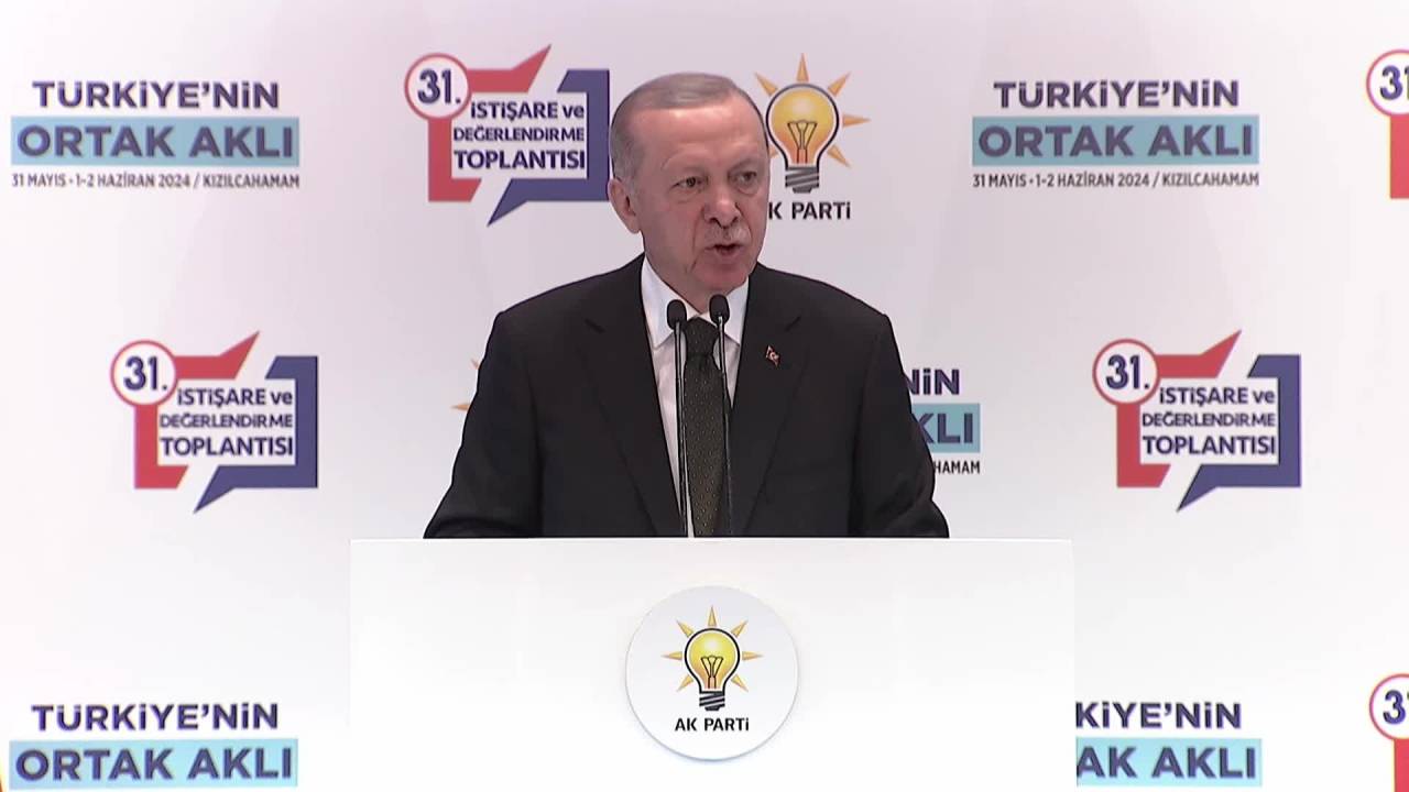 Erdoğan, Chp Genel Başkanı Özel'e Kurban Bayramı'ndan Önce İadeiziyarette Bulunacağını Söyledi