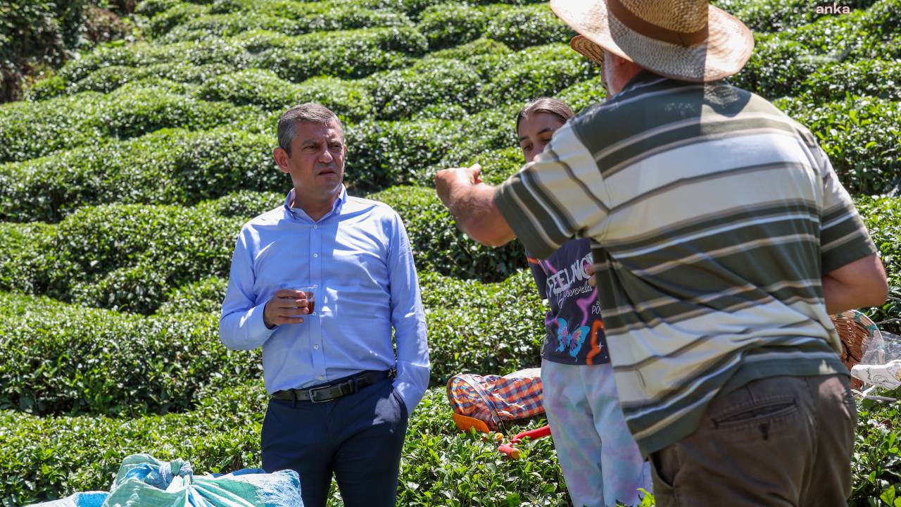 Chp Genel Başkanı Özgür Özel, Miting Öncesinde Rize’de Çay Üreticilerini Ziyaret Etti
