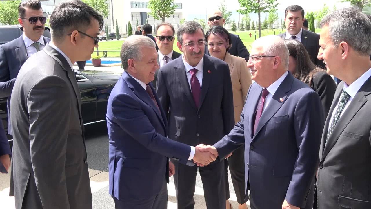 Özbekistan Cumhurbaşkanı Mirziyoyev, Tusaş Tesislerini Ziyaret Etti