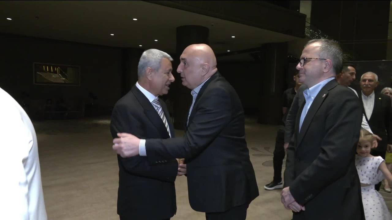 Özgür Özel, Buse Ve Baran Çiftinin Düğün Törenine Katıldı