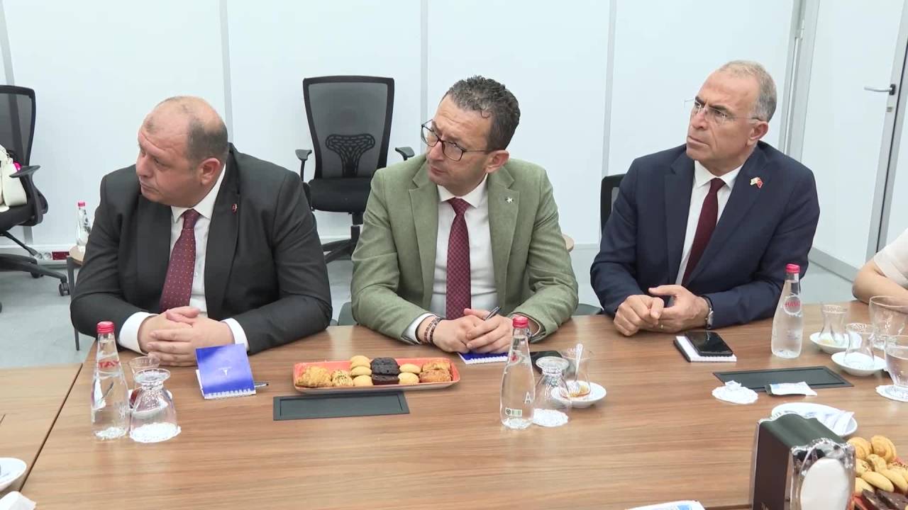 Chp Genel Başkanı Özel'den İzmir'de Başkanlar Zirvesi
