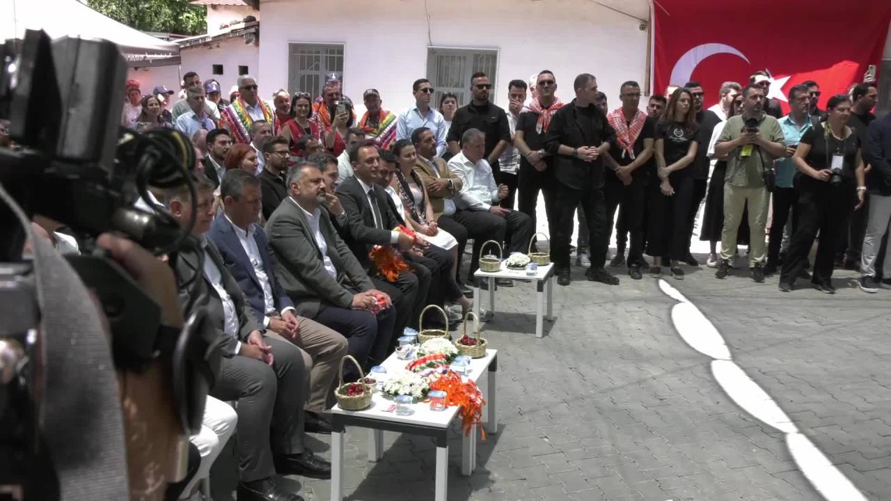 Özgür Özel: Topraklarımızı Topla, Tüfekle Zapt Edemeyenler İpotekle Kazanmaya Gayret Gösteriyorlar