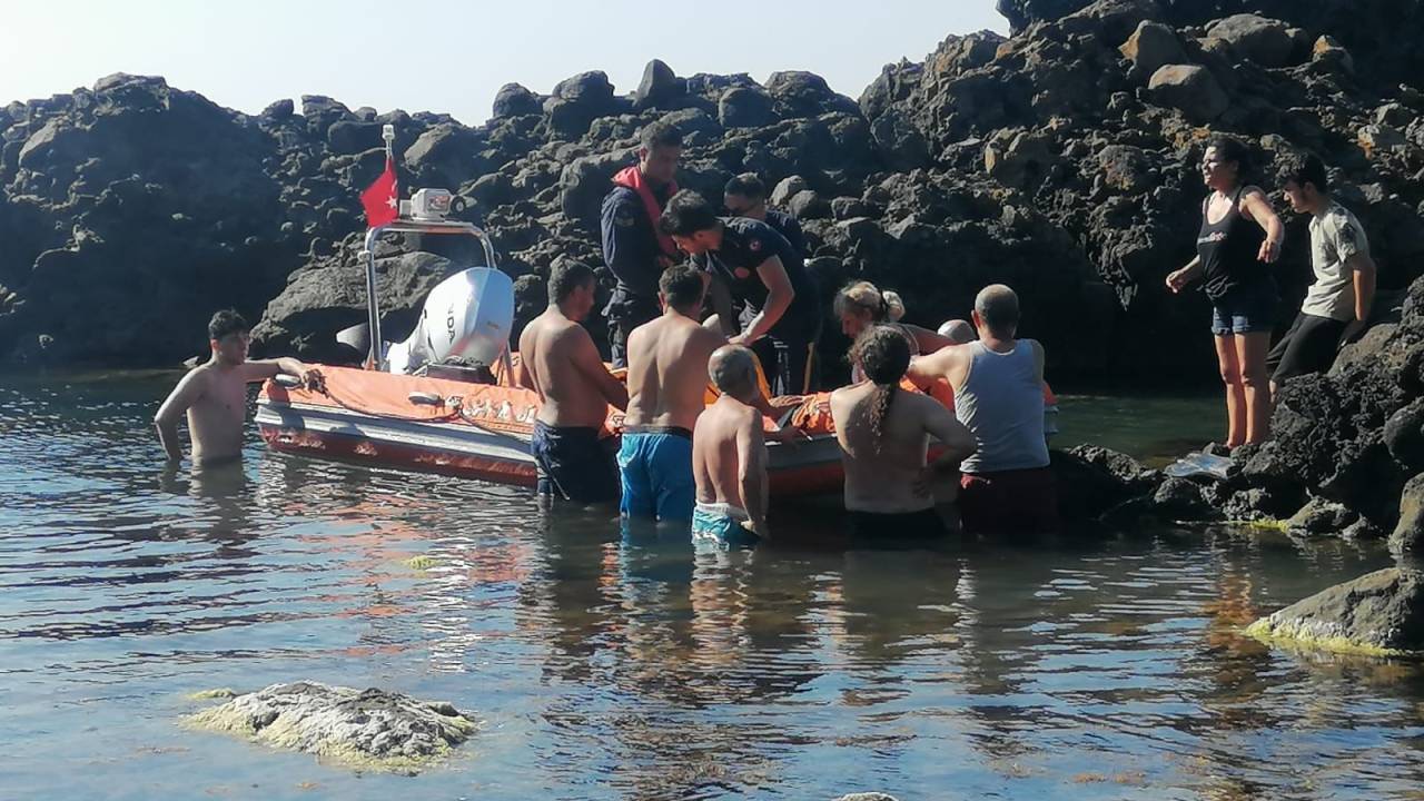 Denize Girmek İsterken Kayalıklardan Düşüp Yaralandı