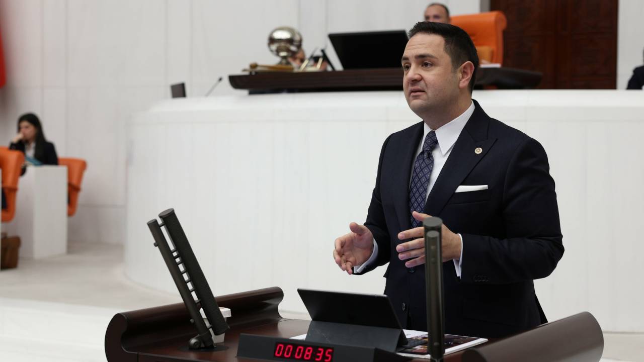 Chp'li Umut Akdoğan: "Avm Çalışanlarının Beklediği Yasa Teklifi 55 Gün Tbmm'de İşleme Alınmadı"