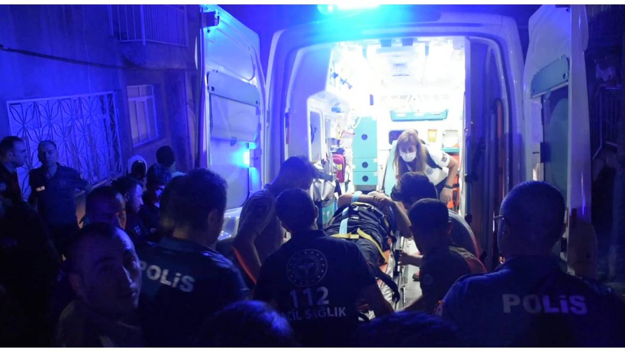 Kavgaya Müdahale Eden Polis Memuru Balkondan Düşüp Yaralandı