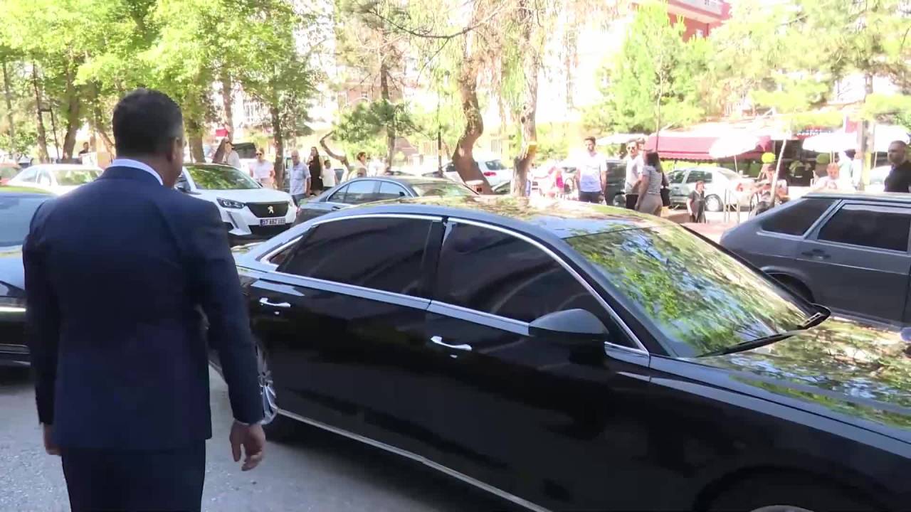 Özgür Özel, Gülizar Biçer Karaca'yı Hastanede Ziyaret Etti... Özel:  "Gayet İyi, Herkese Selamları Var"