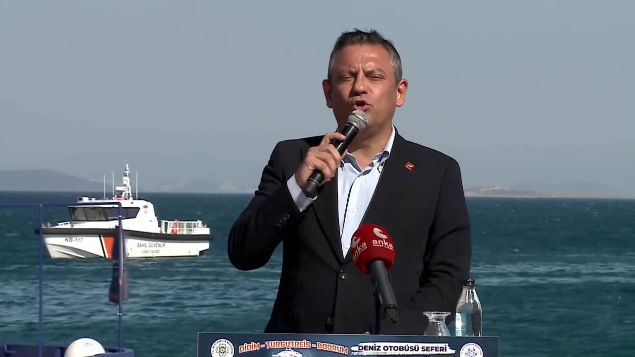 Chp Lideri Özel'den Emeklilere Müjde: "Emekli Halk Kart Geliyor"