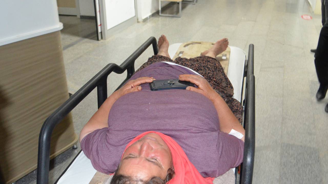 Köpeklerin Saldırısında Yaralandı, Hastaneye Giderken Kaza Geçirdi