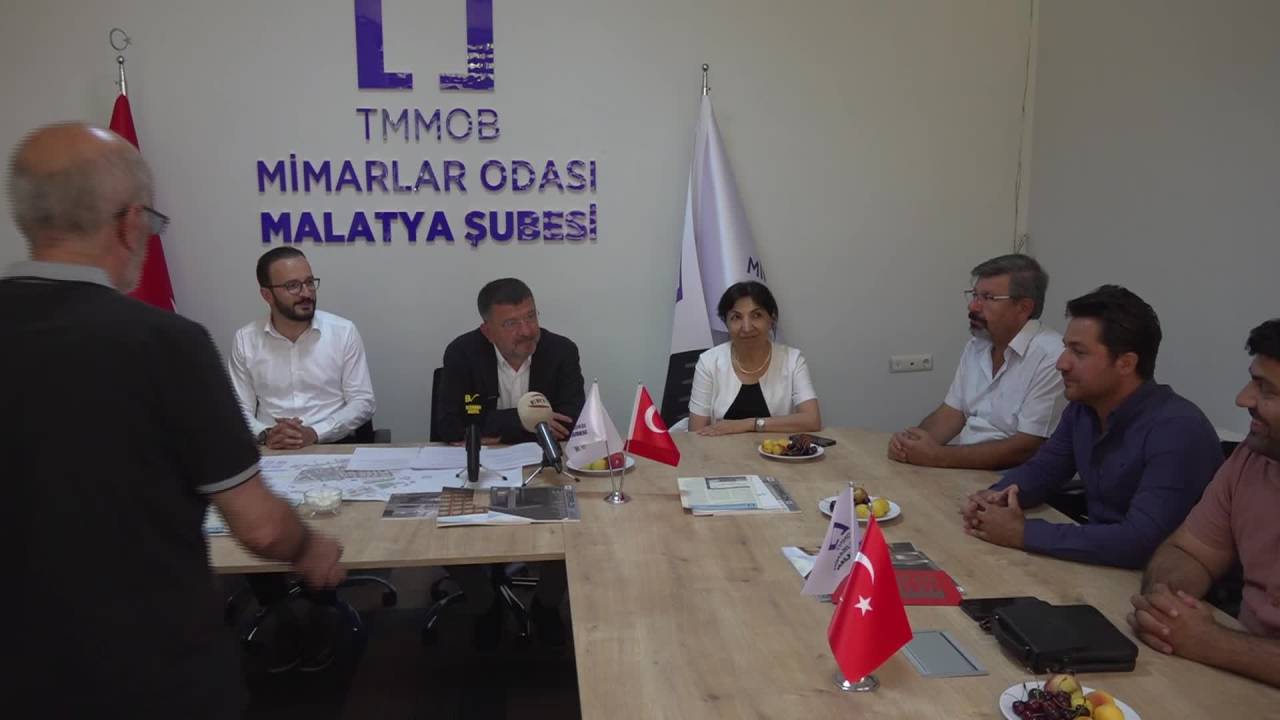 Chp’li Ağbaba Malatya'da Konuştu: “Sinan Ateş Davasında Beş Gün Boyunca Bir Tiyatro Yaşandı”
