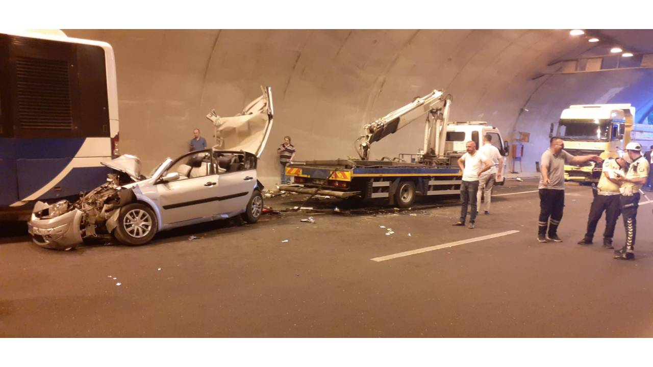 Ankara'da Otomobil, Belediye Otobüsü Ve Hafriyat Kamyonunun Karıştığı Kazada; 3 Yaralı