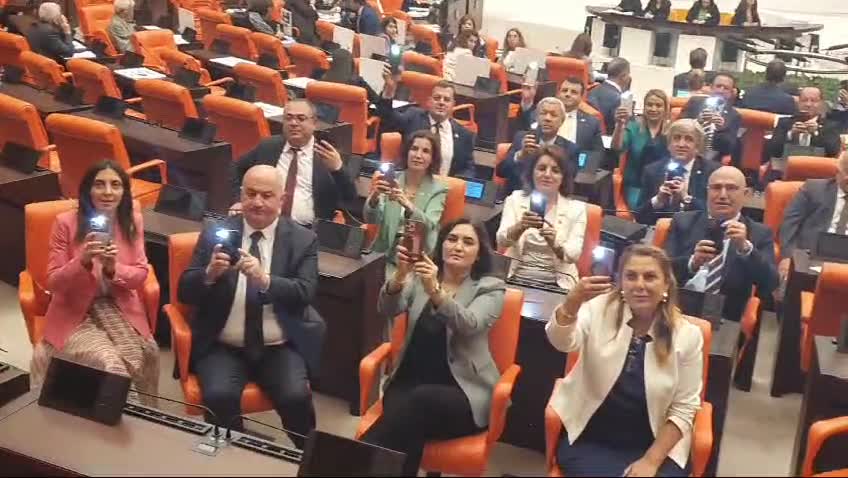 Chp'nin "Işıkları Açıp Kapatın" Çağrısına Tbmm'den De Destek Geldi...
