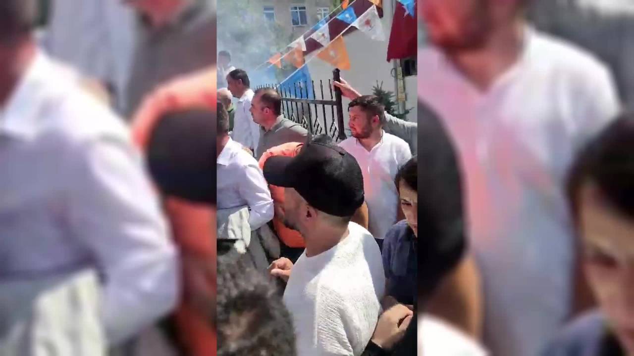 Ak Partili Elitaş'a Kayseri'de Protesto: "Külliye'nin Önünde Kendimizi Yakınca Mı Bizi Duyacaksınız?"