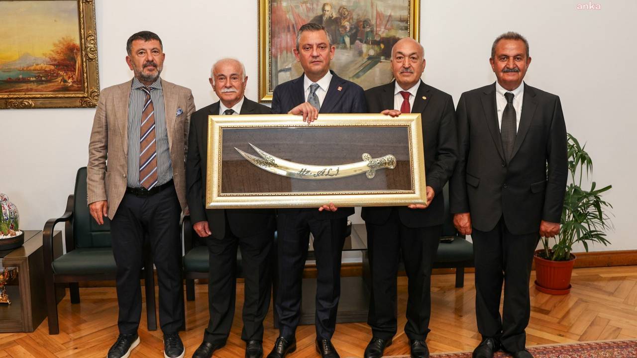 Chp Genel Başkanı Özel, Cem Vakfı Malatya Şube Başkanı Eşref Doğan Ve Yönetimini Ağırladı