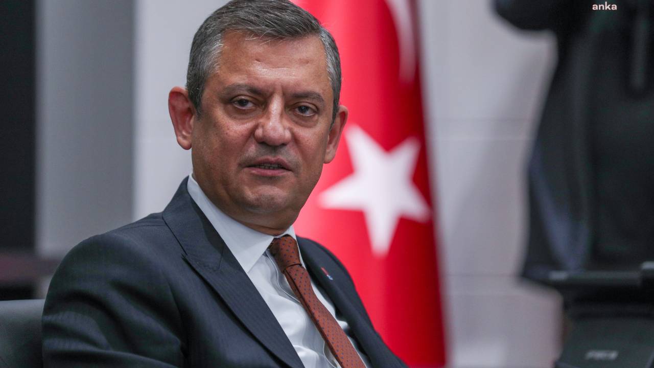 Özgür Özel'den Annesi Vefat Eden Saadet Partisi Genel Başkanı Temel Karamollaoğlu’na Başsağlığı Mesajı