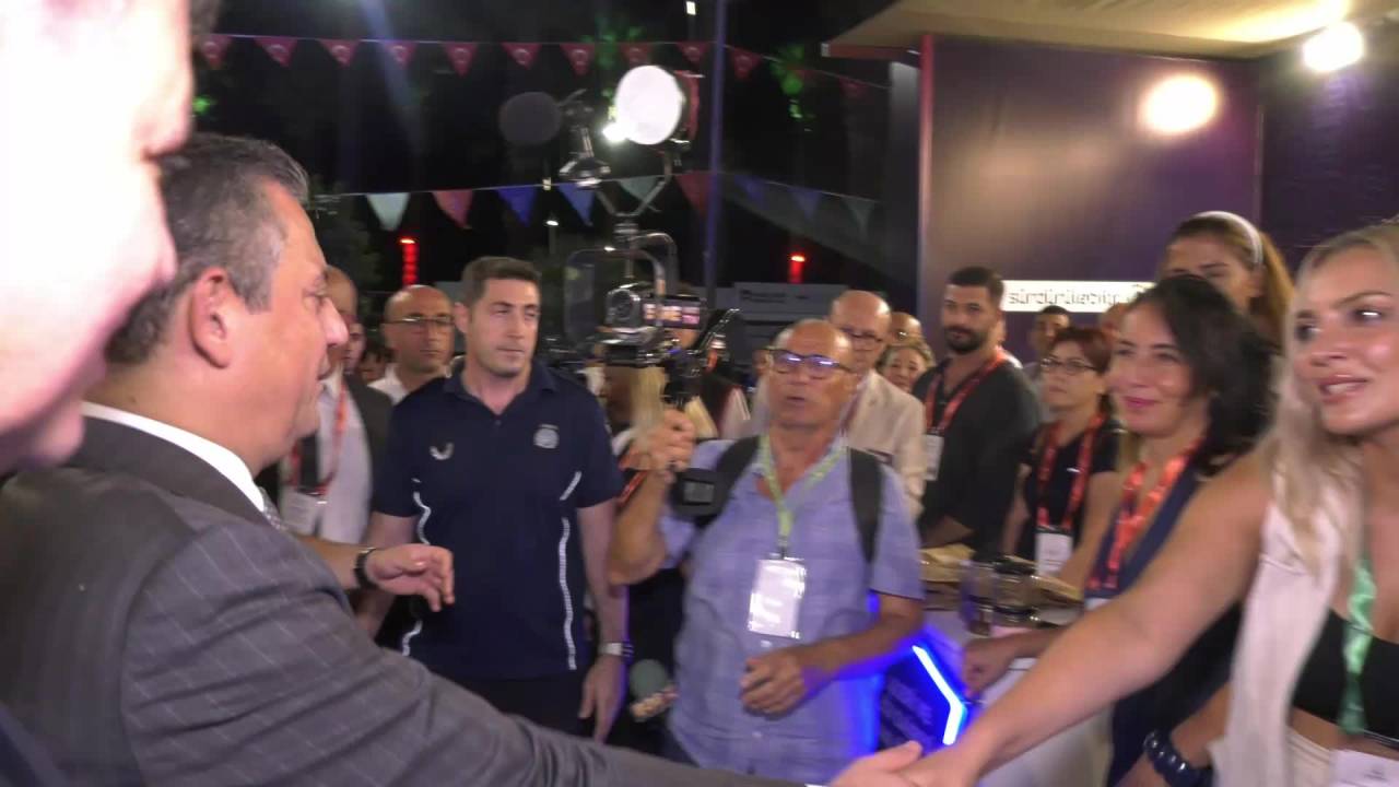 Özel: "İzmir’in Kentsel Dönüşüm Bekleyen Birçok Yeri Var. Ama Ankara’daki Amcalar İmzaları Atmıyor"