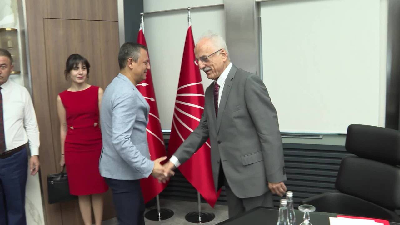 Özgür Özel, Dış Politika Danışma Kurulu Toplantısına Başkanlık Etti