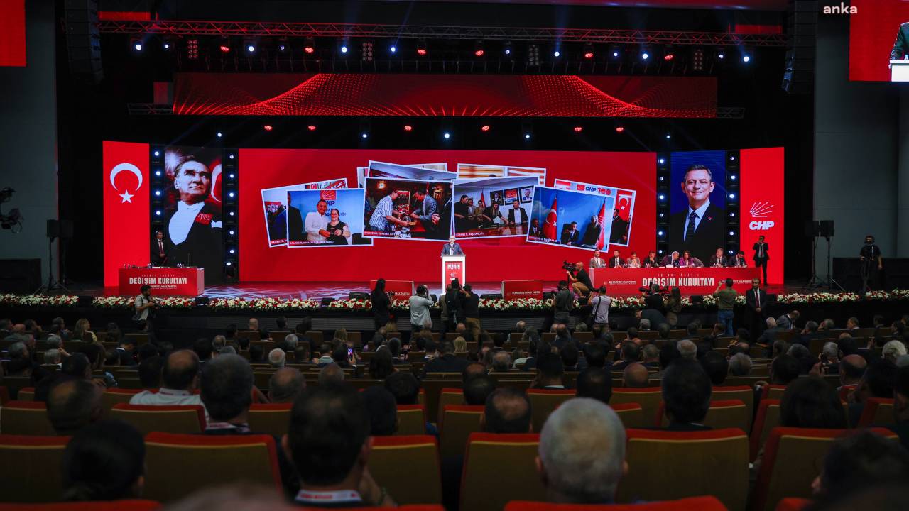 Chp’nin 20’nci Olağanüstü Kurultayı... Tüzük Komisyonu’nun Kabul Ettiği Taslağın Görüşmelerine Başlandı