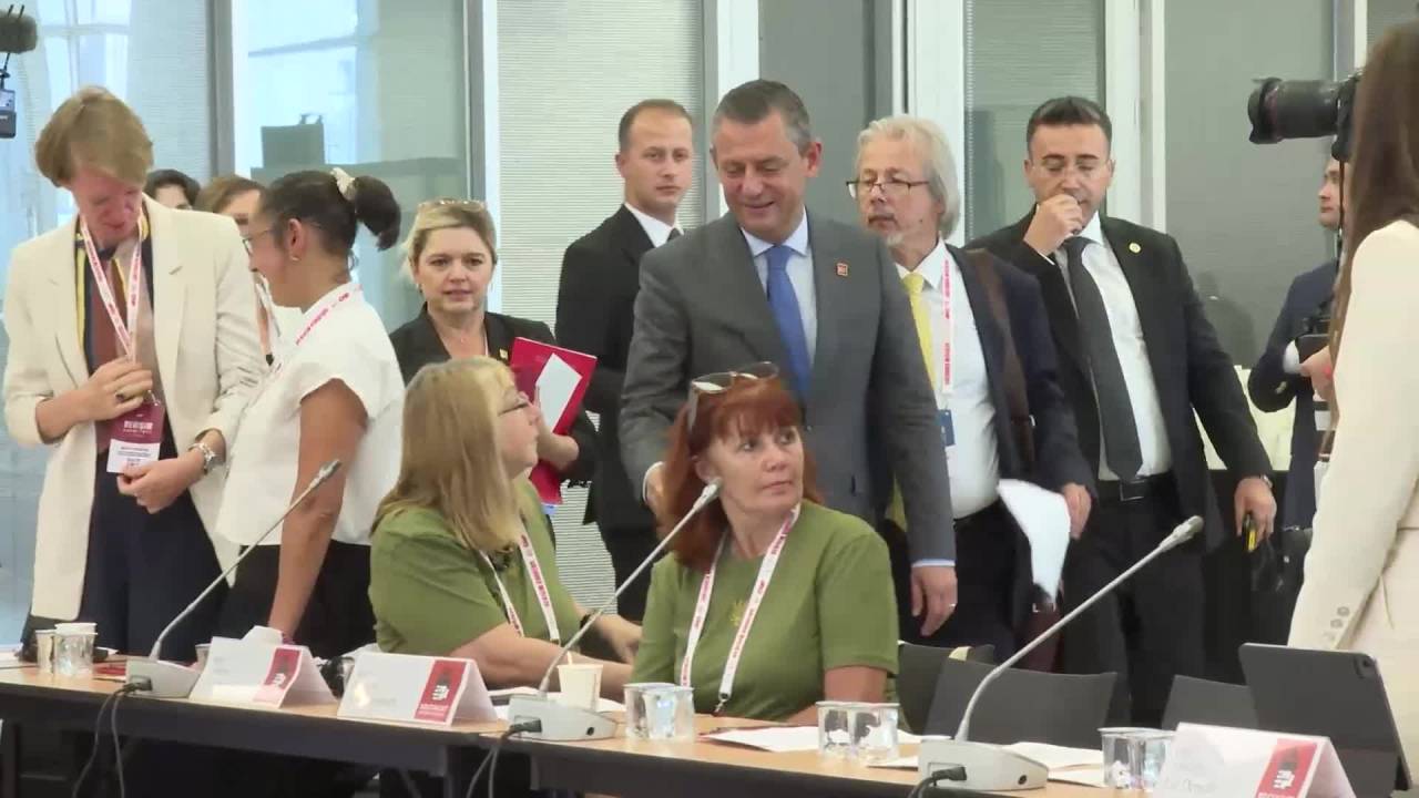 Chp Genel Başkanı Özel: "Dünyayı Sıkıntılardan Sosyal Demokratlar, Solcular Ve Sosyalistler Kurtaracak"