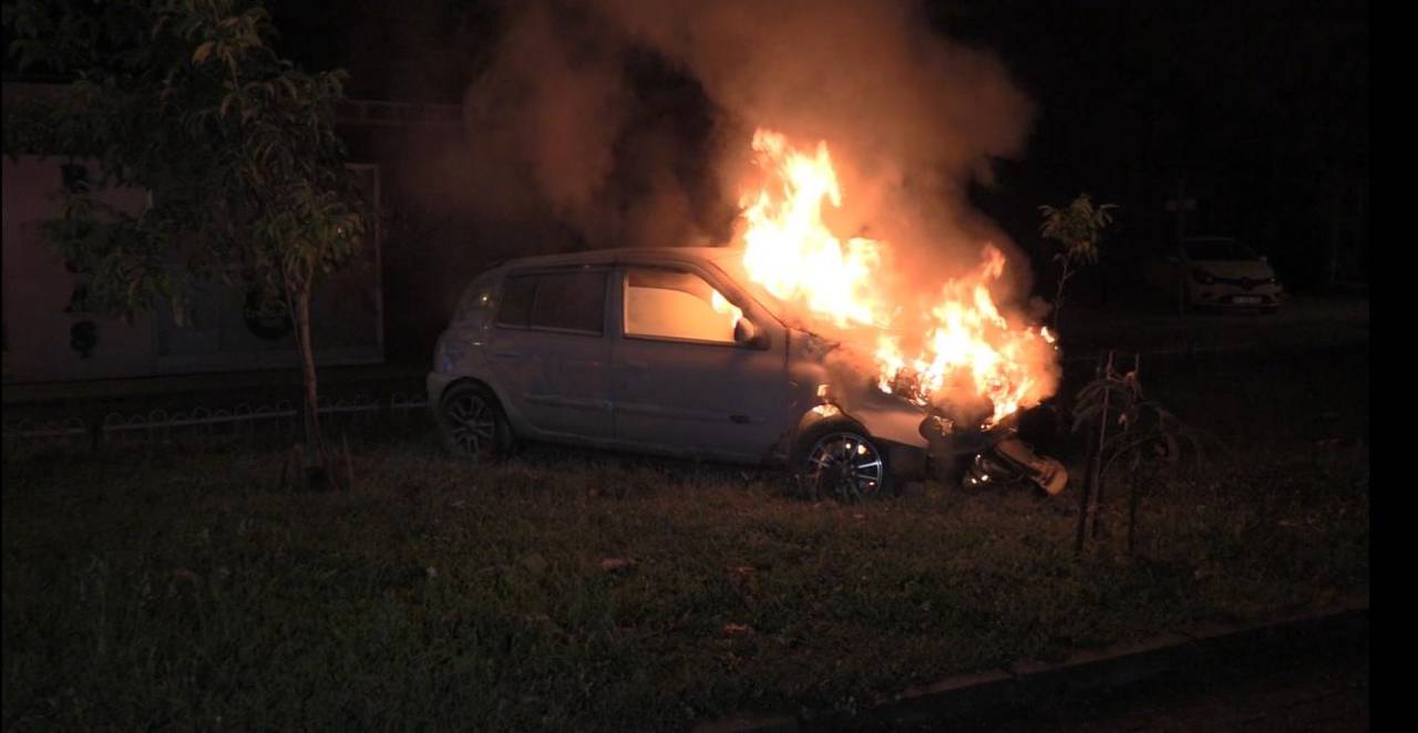 Kaza Sonrası Alev Alan Otomobilin Sürücüsü Son Anda Kurtarıldı
