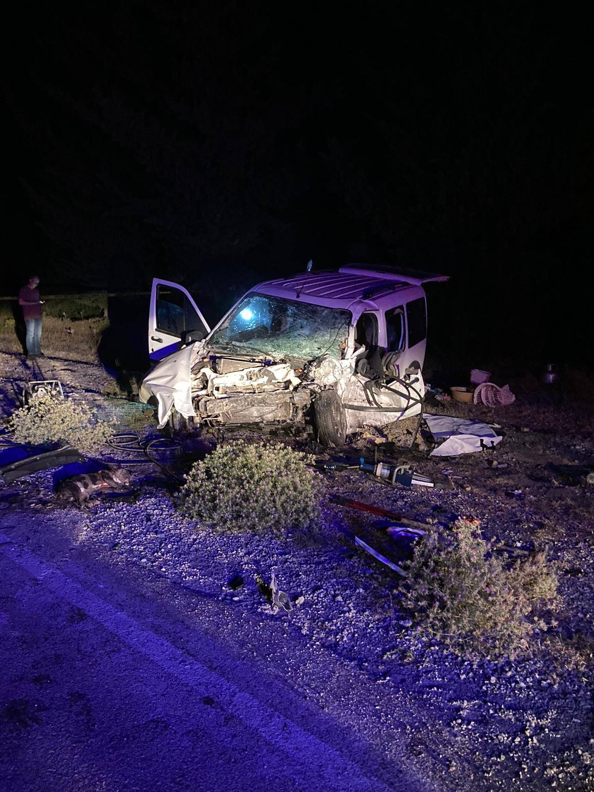 Adana'da Hafif Ticari Araç İle Otomobil Çarpıştı: 2 Ölü, 5 Yaralı
