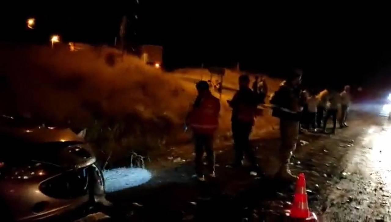 Siirt'te Otomobille Kamyonet Çarpıştı: 11 Yaralı