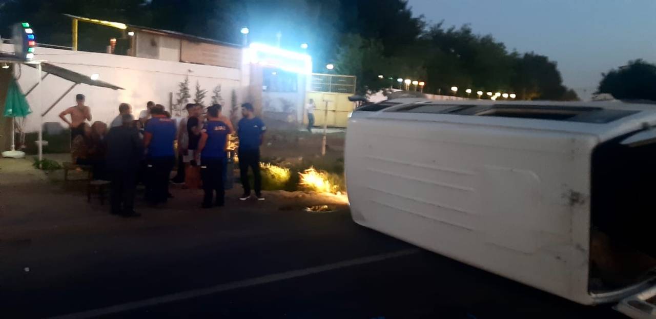 Diyarbakır'da Otomobil İle Minibüs Çarpıştı: 5 Yaralı