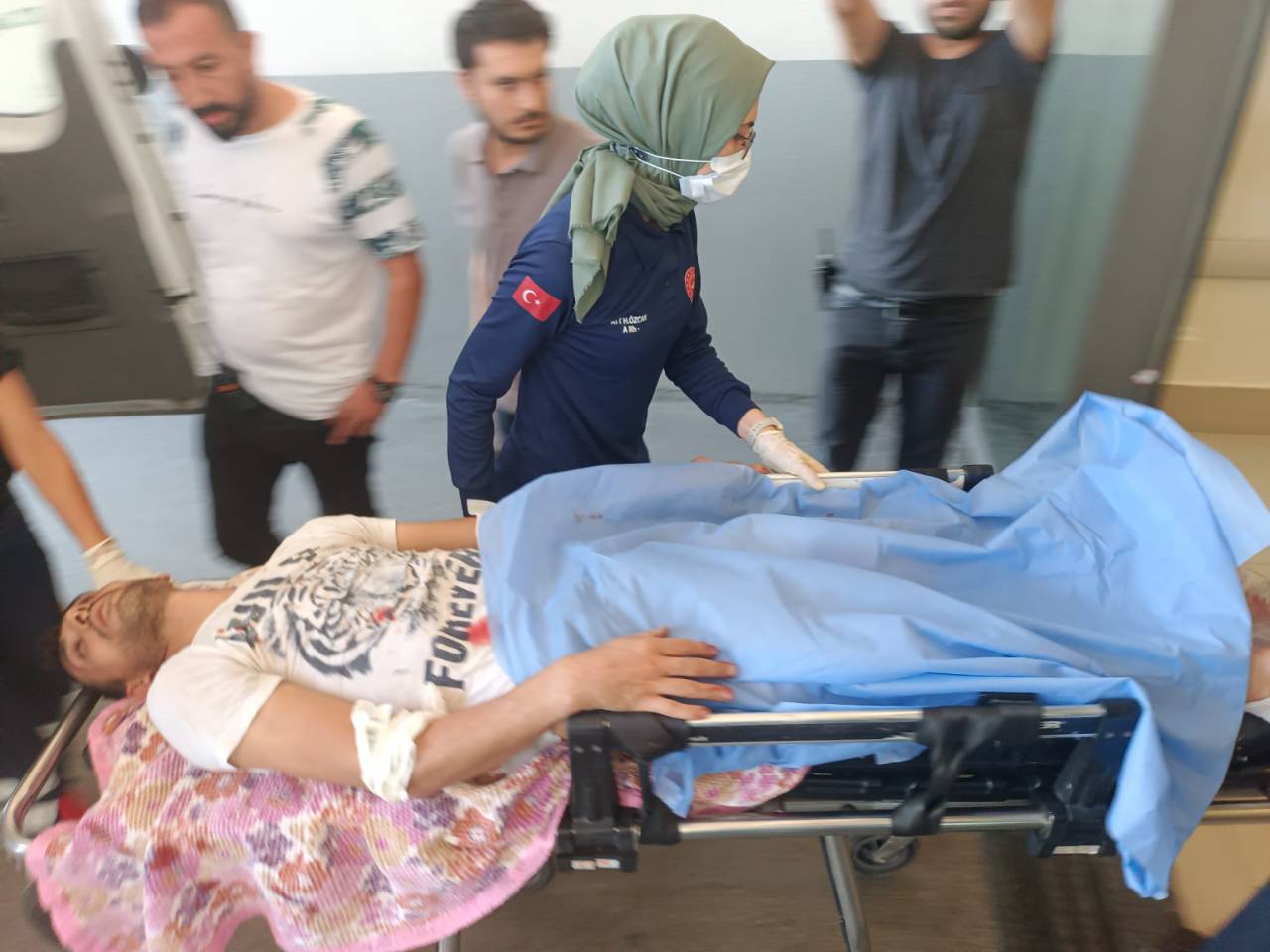 Karı- Koca Evlerinde Uğradıkları Silahlı Ve Bıçaklı Saldırıda Yaralandı