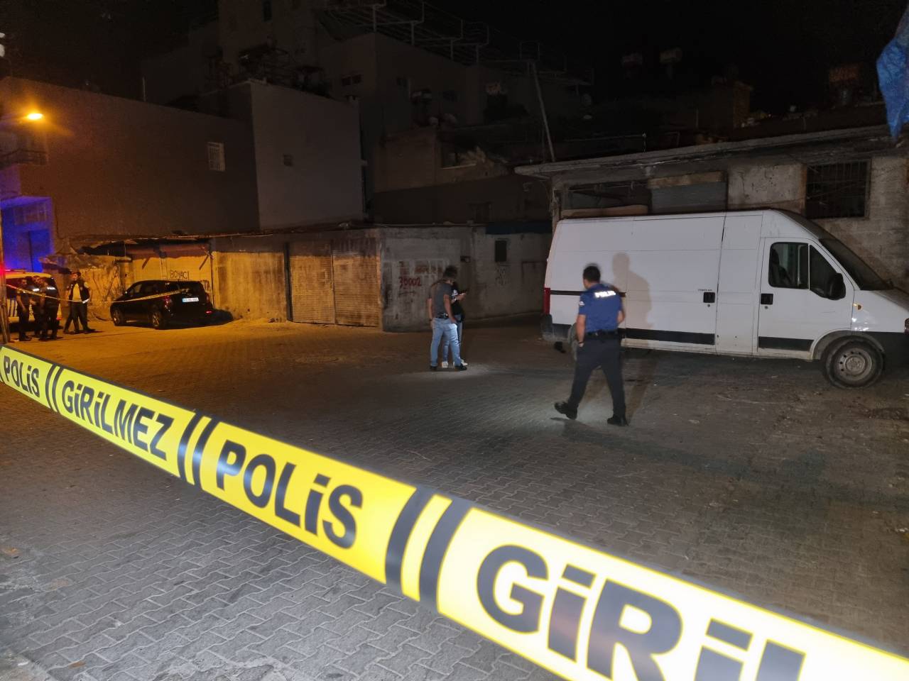 Adana'da Silah Ve Bıçaklı Kavga: 2 Yaralı