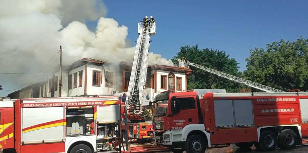 Ankara'da 2 Katlı Restoranda Yangın