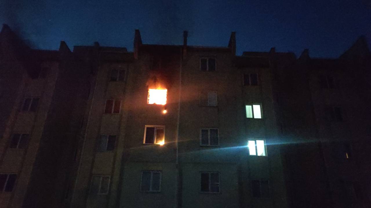 Apartmanın 5'inci Katında Çıkan Yangın Söndürüldü