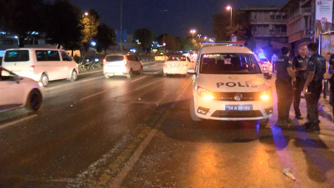 Fatih'te Ters Yönden Gelen Otomobilin Çarptığı Motosikletli Hayatını Kaybetti