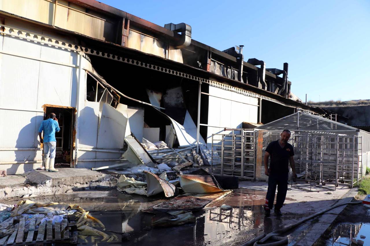 Sucuk İmalatı Yapılan Fabrikada Çıkan Yangın Söndürüldü