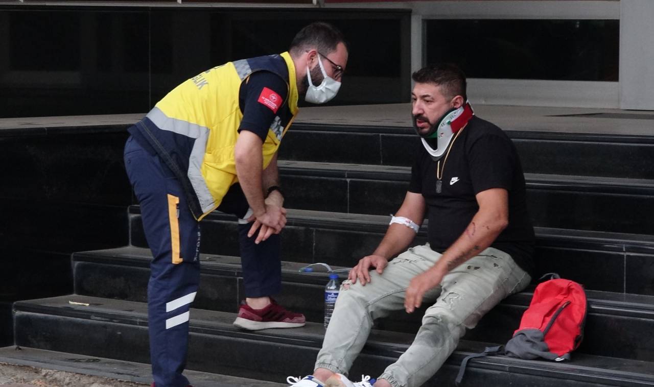 Bursa'da Kamyonet Devrildi: 2 Yaralı